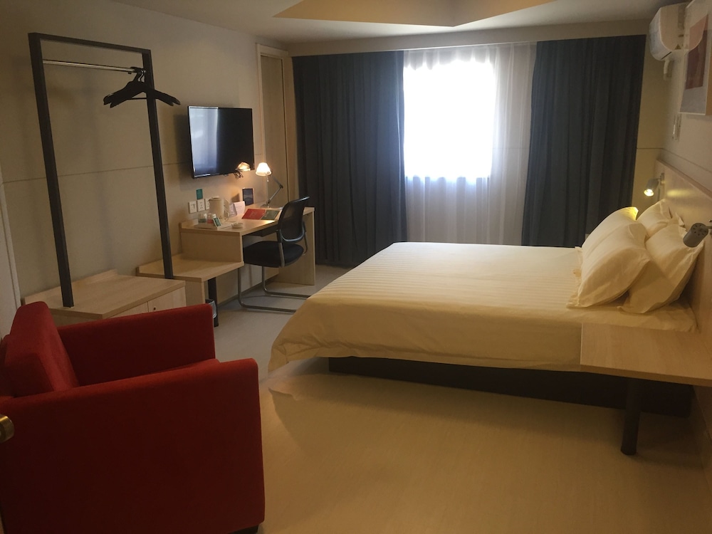 DELUXE, KING BED