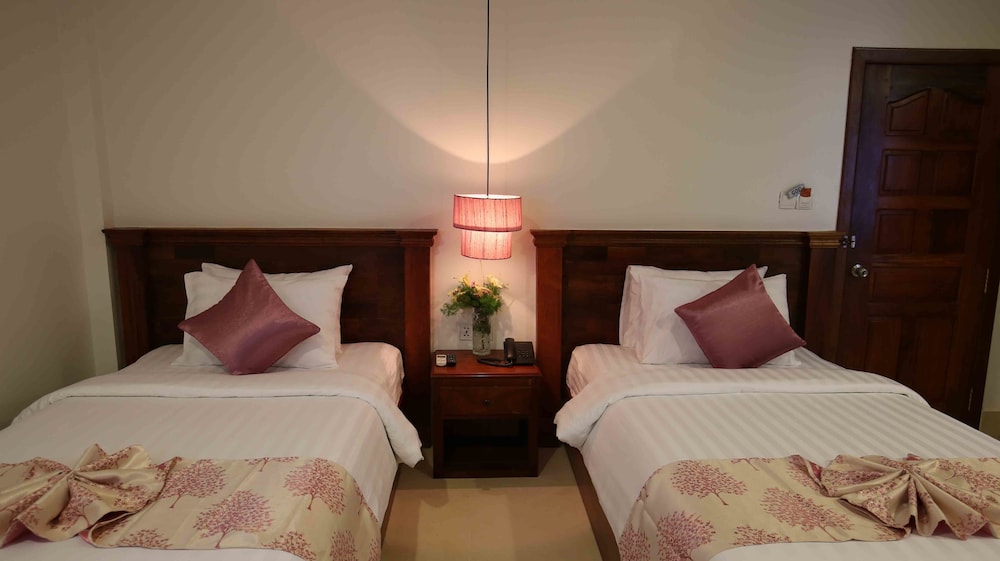 Holy Angkor Hotel 10/65