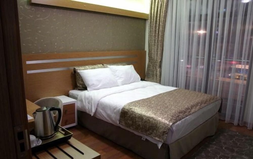 GEVHER HOTEL 11/19