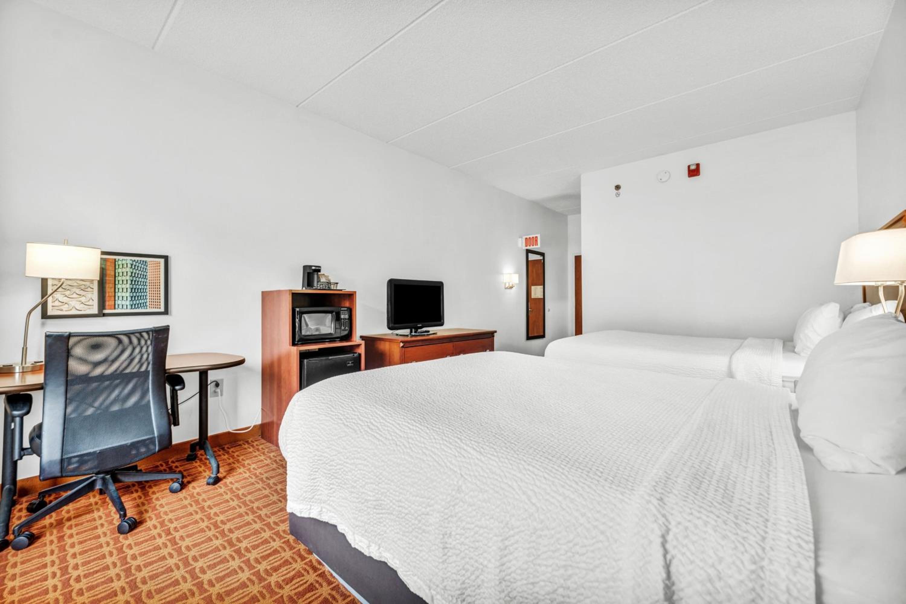 غرفة بسريرين كوين بحوض استحمام لذوي الإعاقة، FAIRFIELD INN AND SUITES LUMBERTON 4/8