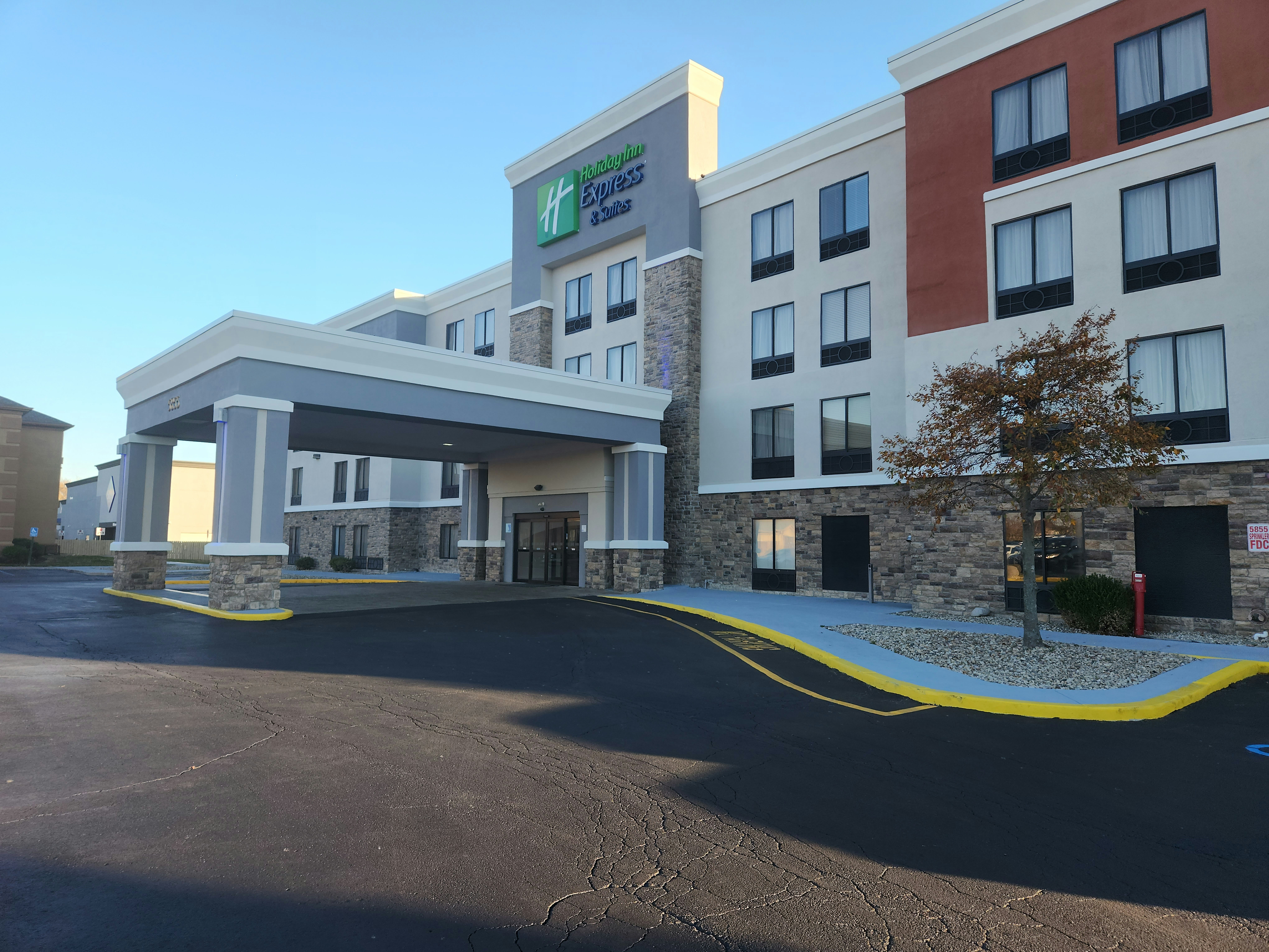 Holiday Inn Express And Suites Indianapolis W Airport Area 4/65