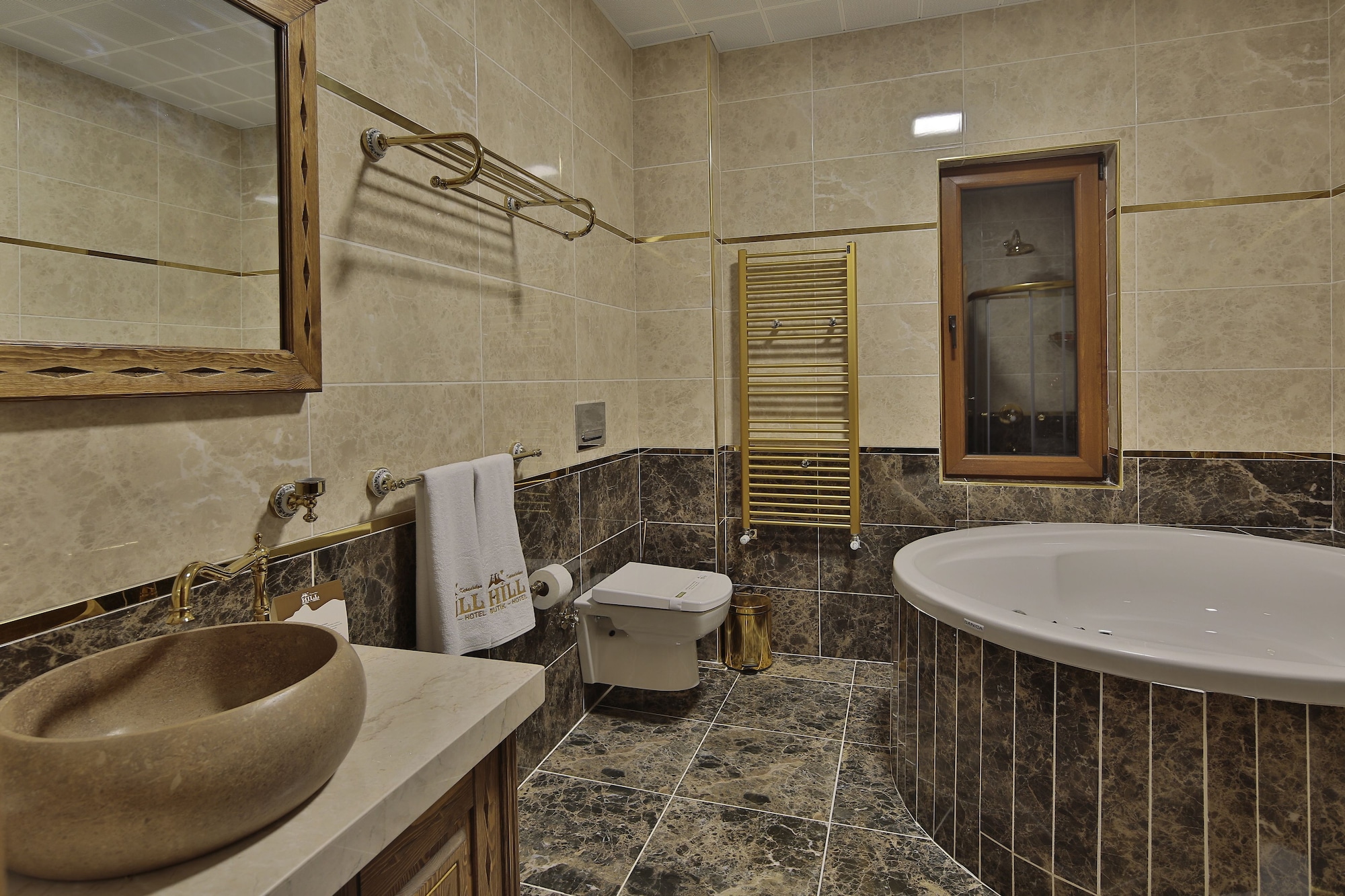 Family Suite, Superior, King Bed, 3 Beds