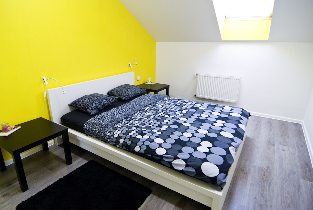 Nitra Glycerin Hostel 3/35