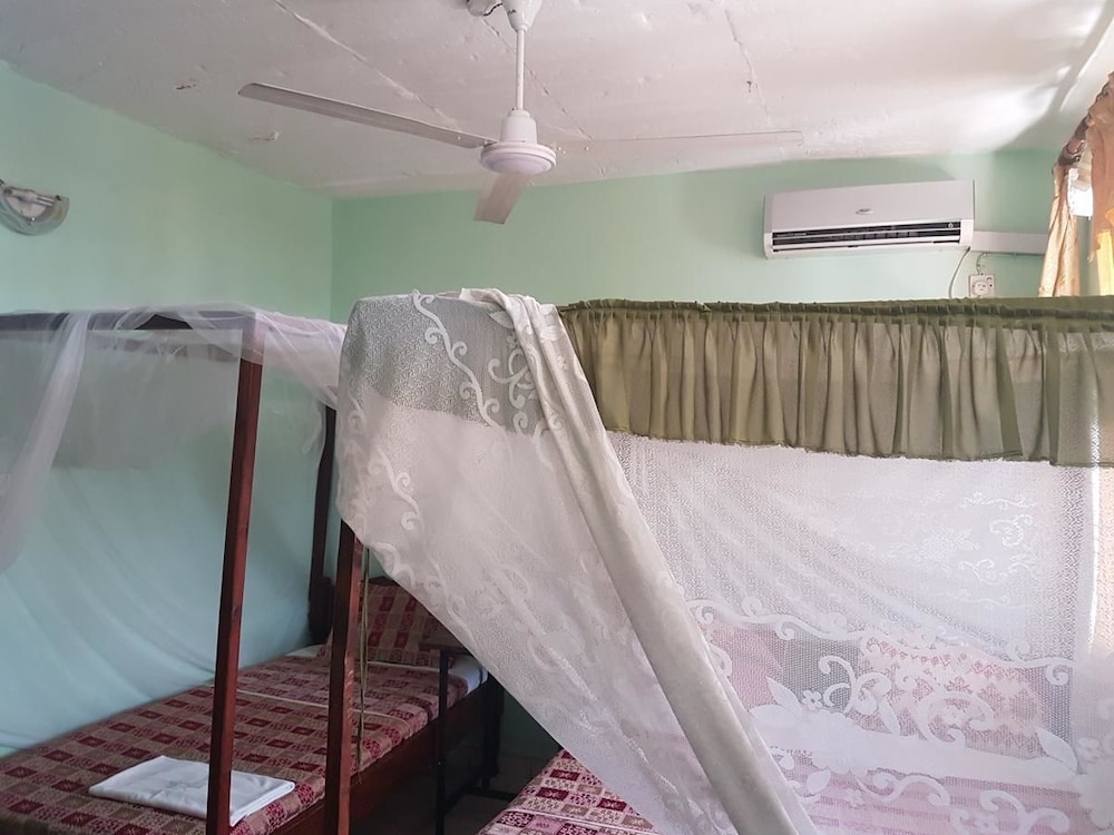 STANDARD, TWIN BEDS, CITY VIEW