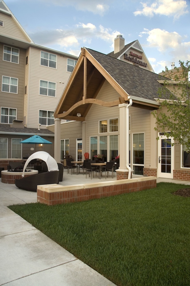 Residence Inn Toledo Maumee 25/28
