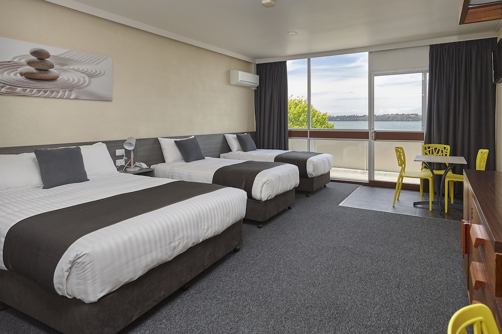 Bayside Inn 12/41