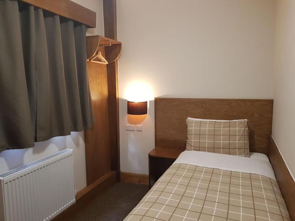ROOM, SINGLE