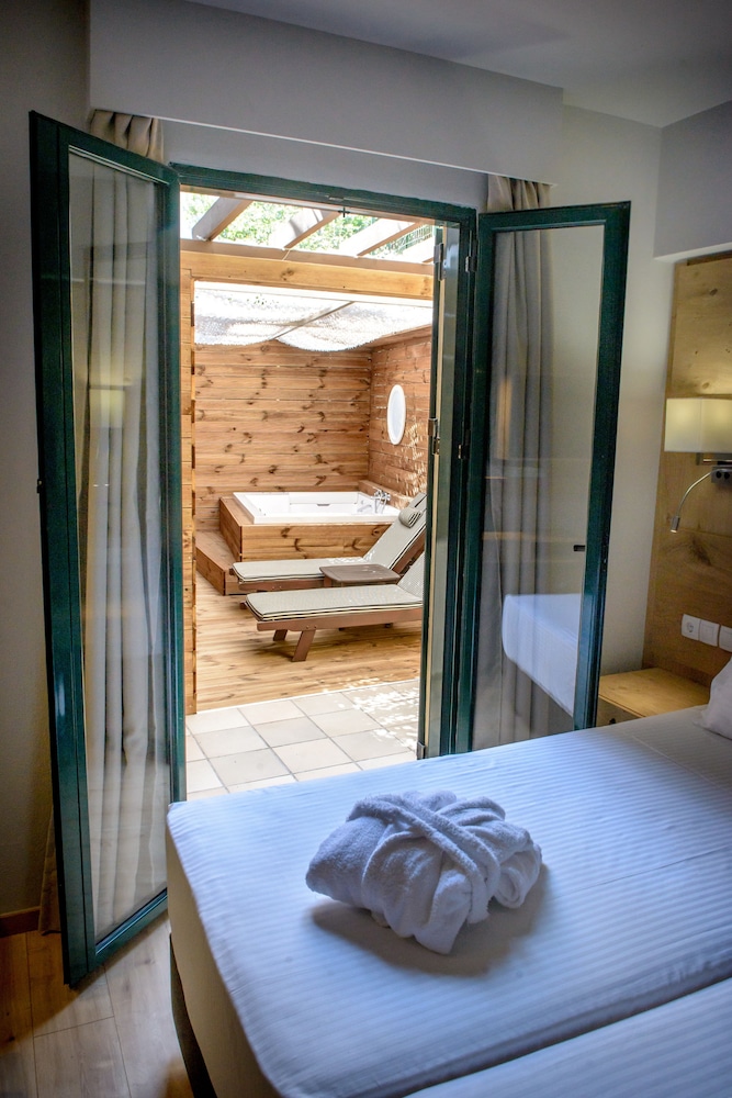 Elmi Suites 17/55