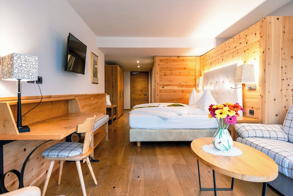 جناح جونيور بسرير كوين، Hotel Cesa Tyrol 4/4