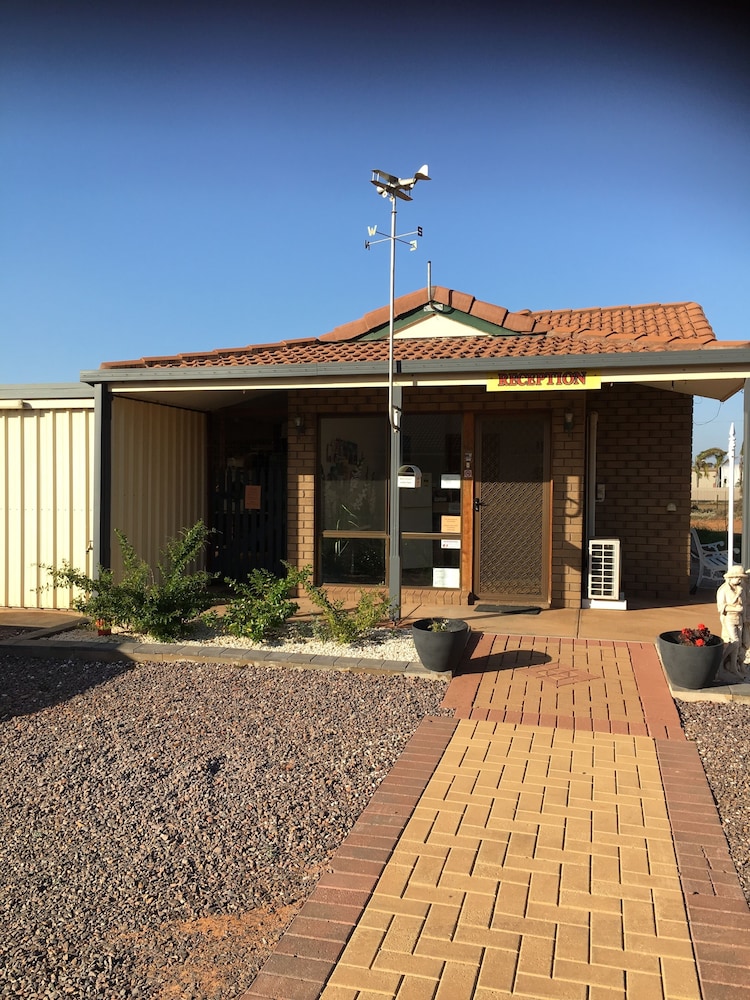 AIRPORT WHYALLA MOTEL 53/58