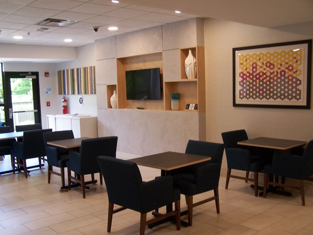 Holiday Inn Express New Albany - Louisville NW 34/50