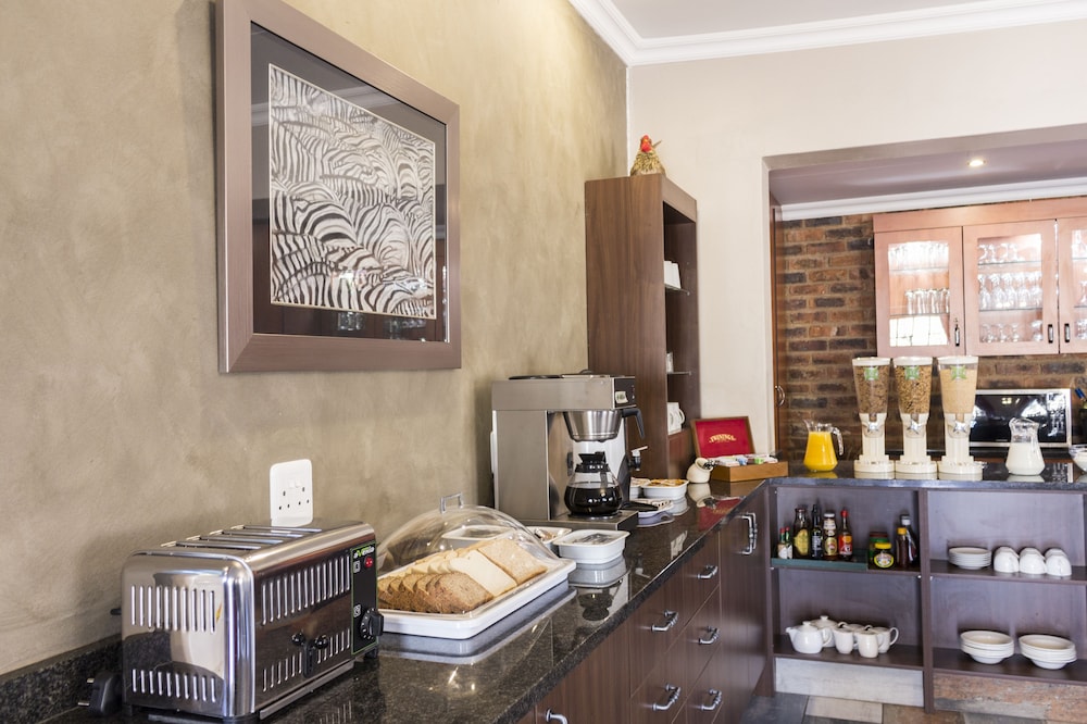 Ruth Avenue Guest House 28/34