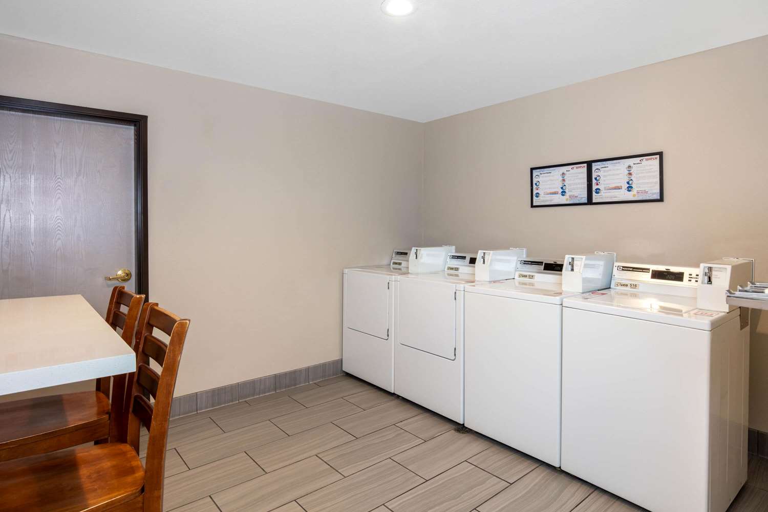 La Quinta Inn and Suites by Wyndham Las Vegas Nellis 3/11