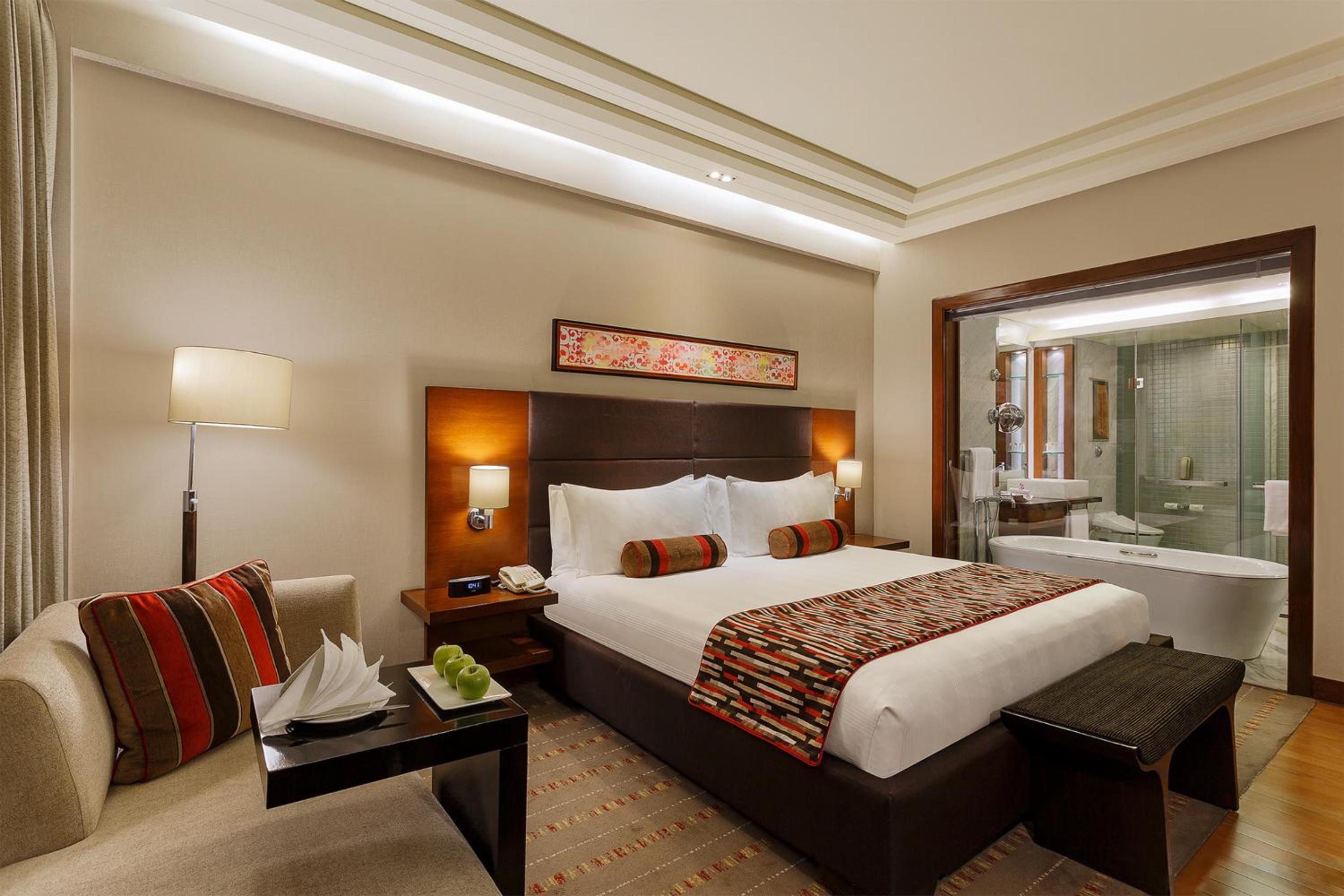 Standard, King Bed, Pool View, Lounge Access