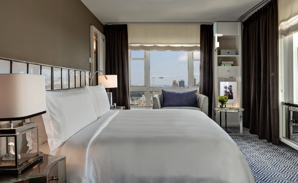 Rosewood, Suite, King Bed
