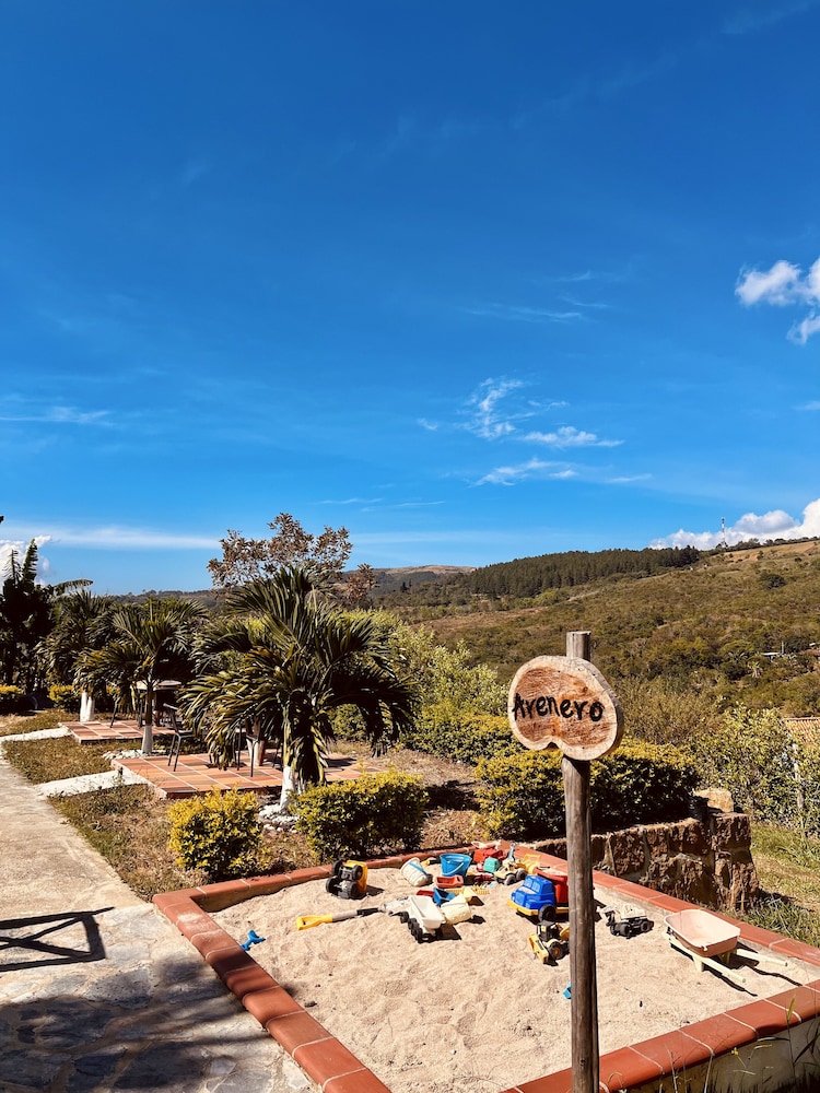 Hotel Campestre Palmas Del Zamorano 39/50
