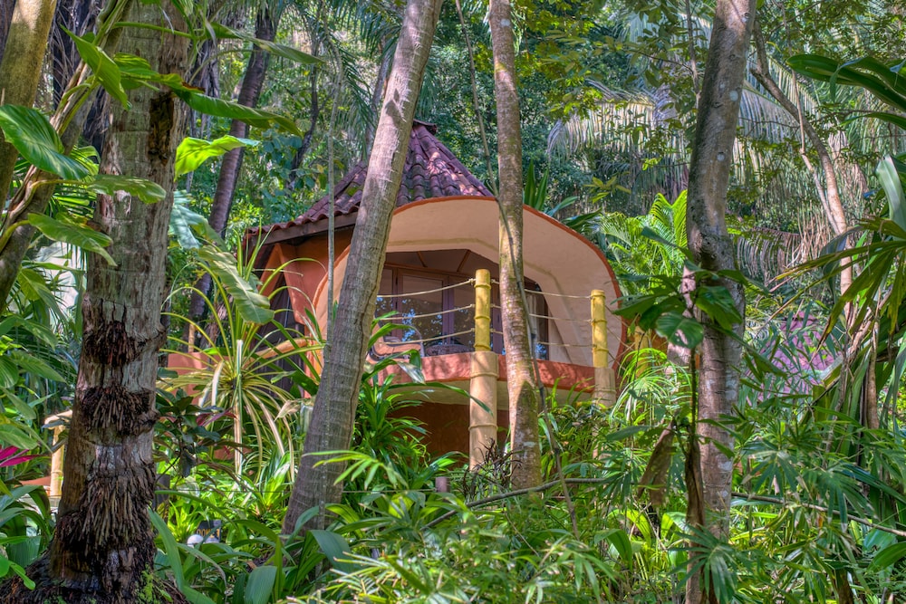 Ylang Ylang Beach Resort 4/78