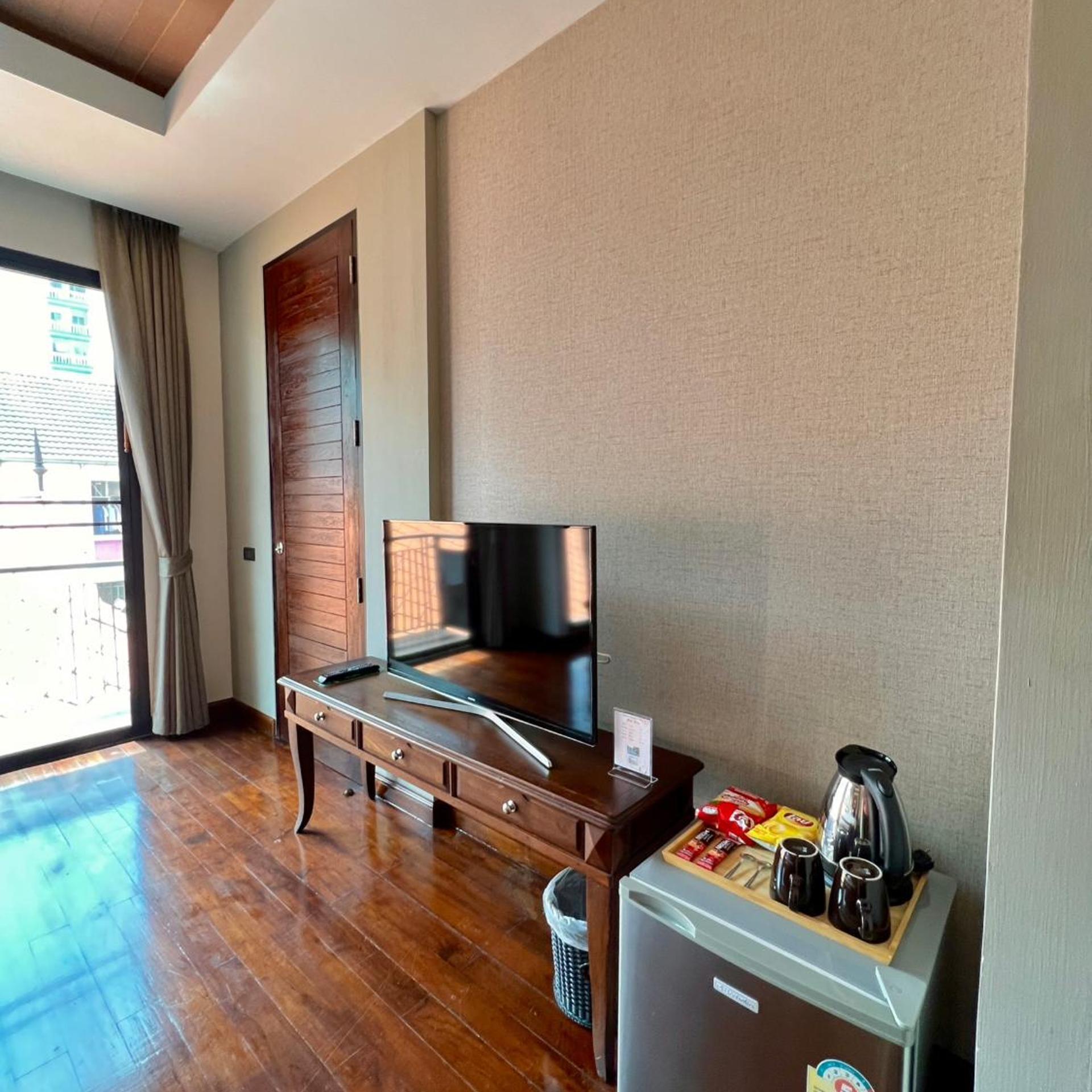 جناح، Yotaka Bangkok Hotel 10/10