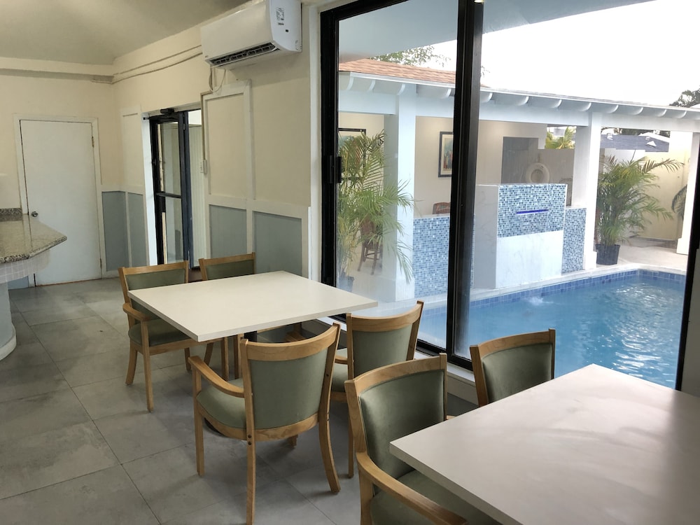 THE COLONY CLUB INN AND SUITES 40/55