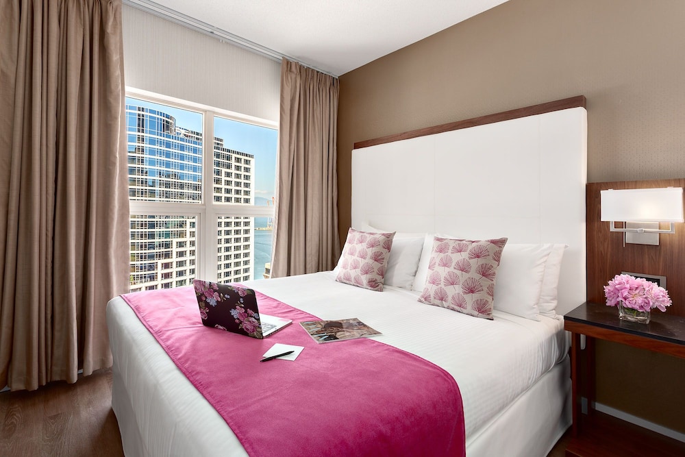DELUXE, SUITE, KING BED, HARBOUR VIEW, SOFA