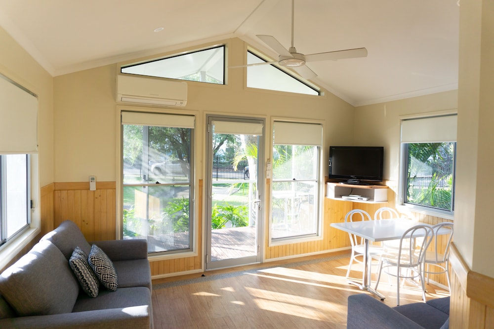 SHOAL BAY HOLIDAY PARK 42/70