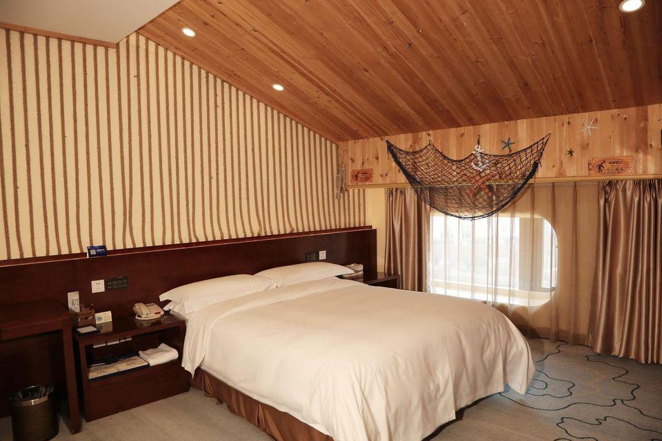 Theme, Yunzhen, Cabin