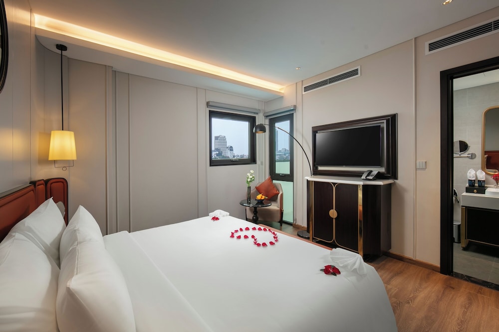 Le Premier Hotel & Rooftop Bar 11/50