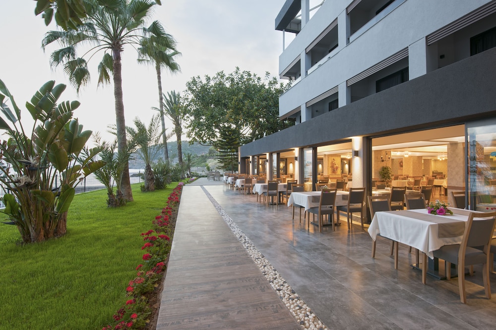 Floria Beach Hotel 11/21