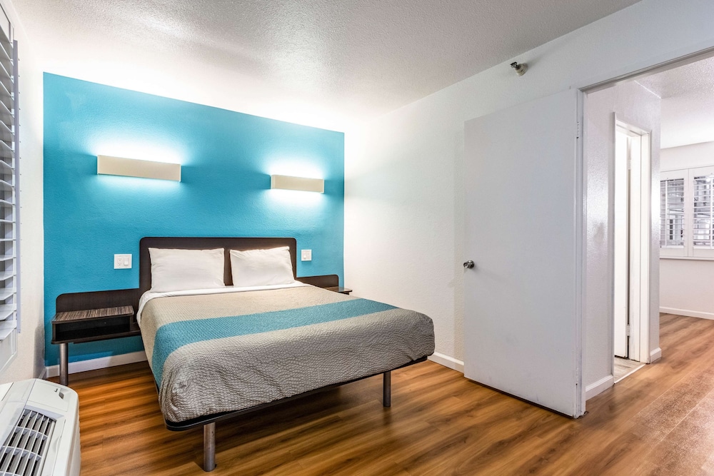 Room at Motel6 Fountain Valley, CA - Huntington Beach Area, FOUNTAIN VALLEY - CA