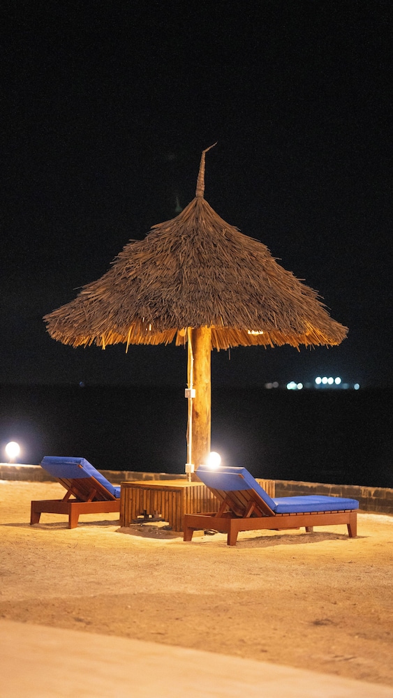 Treetop by Eight Continents, Zanzibar 59/66
