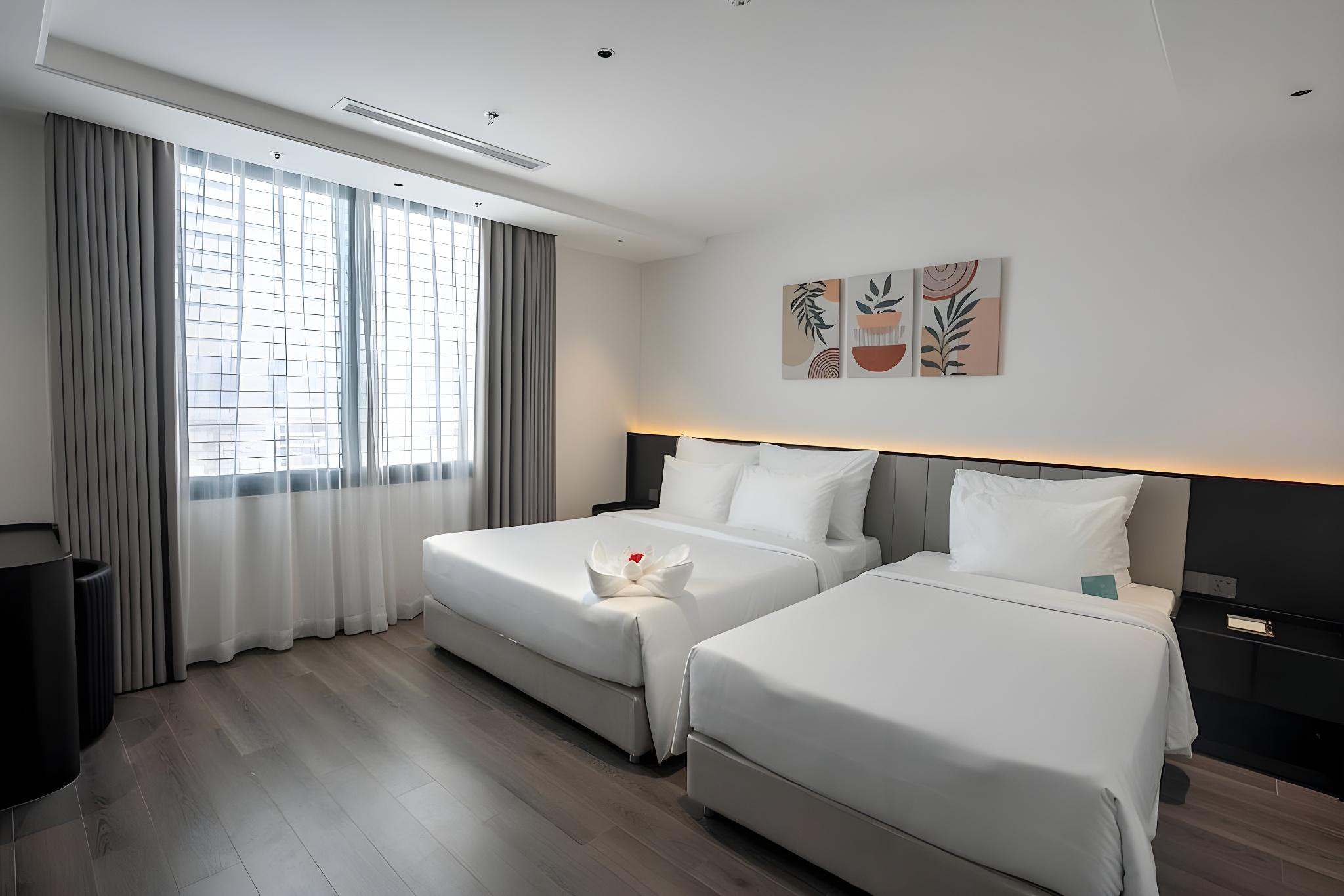 Deluxe, Single, 2 Double Beds, City View