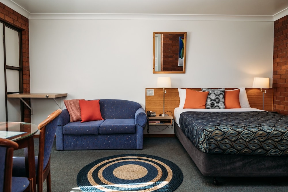 Country Pathfinder Motor Inn 40/47