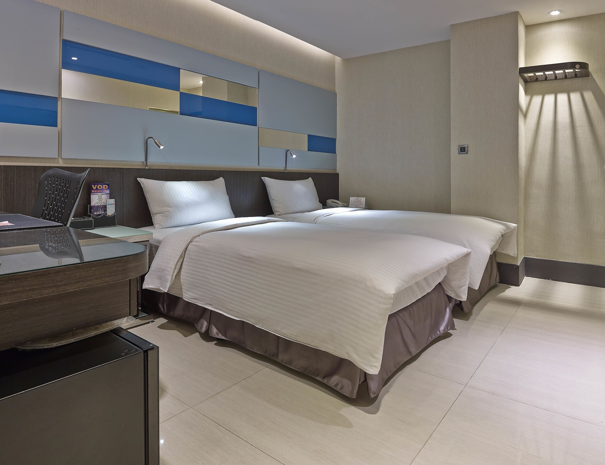 Standard, Twin Beds, No Window