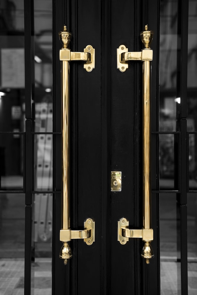 MAYFLOWER SUITES 24/42