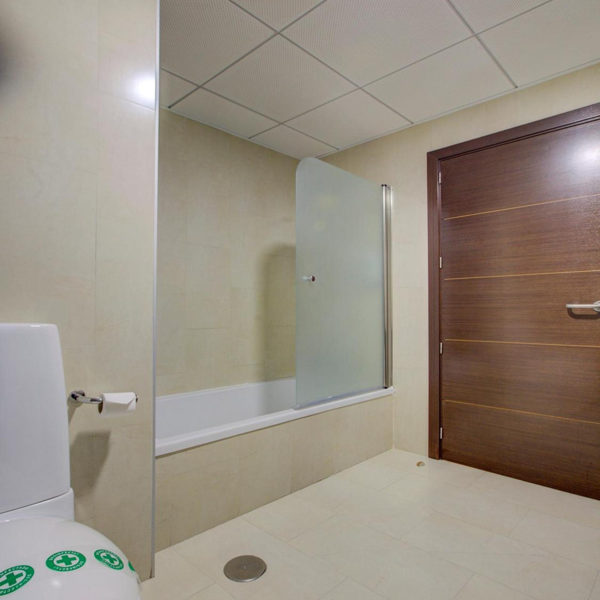Room, Double Bed, Two Extra Beds، Hospedium Valles de Gredos Golf 6/6