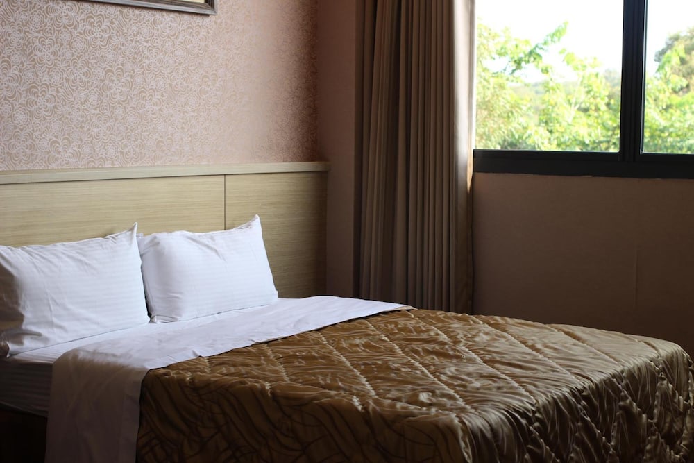 Home Full Hotel 7/43