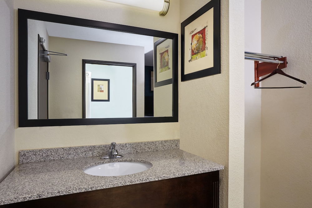 Holiday Inn Express Hotel Suites Pekin Peoria Area 11/62