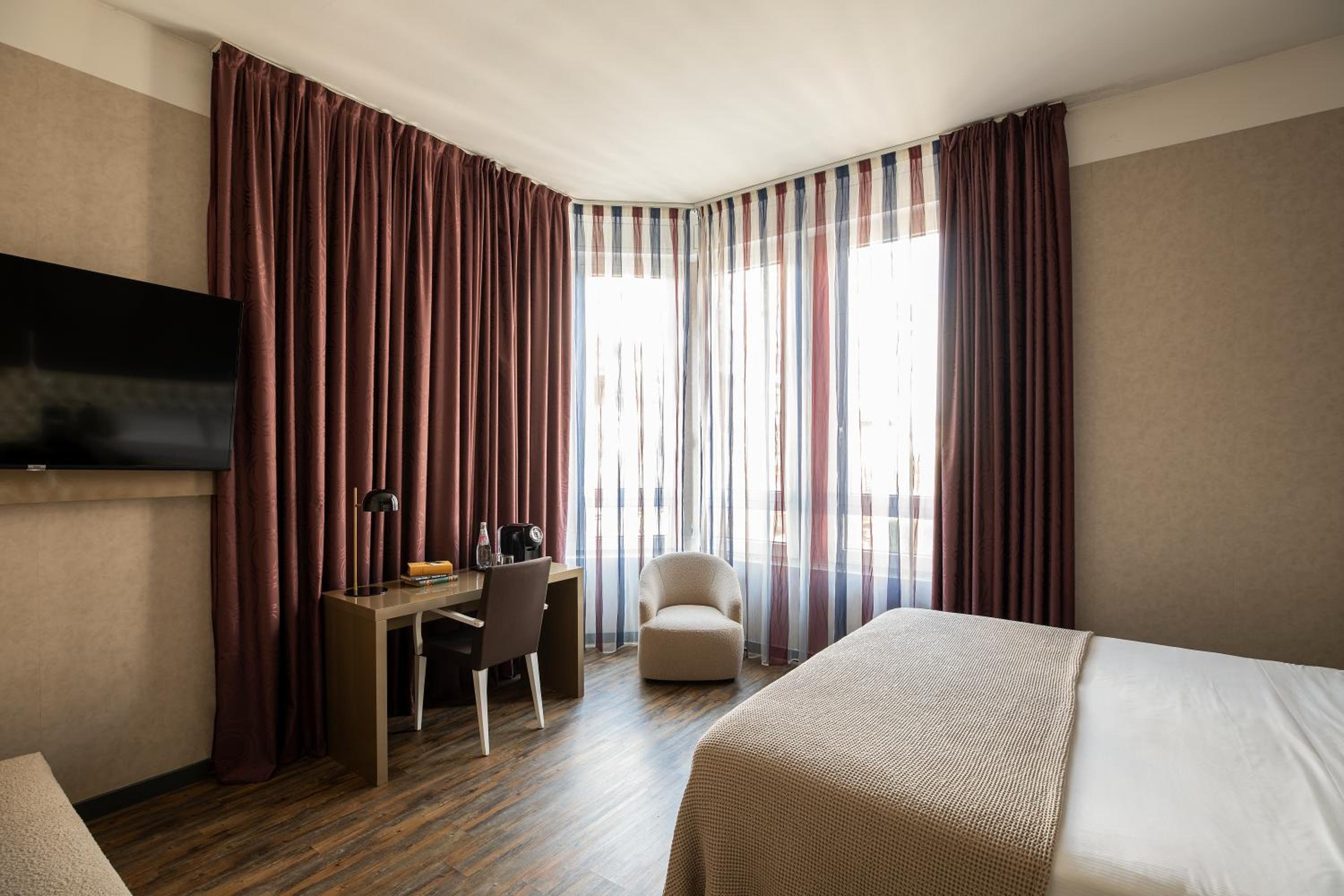 Junior Suite, Queen Bed