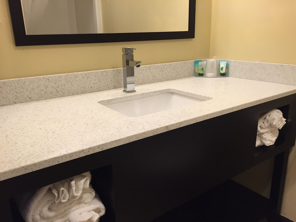 Blu Atlantic Oceanfront Hotel Suites 42/59