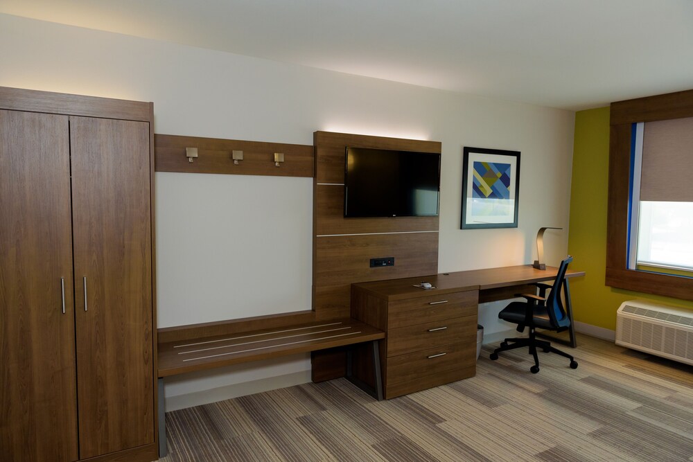 Holiday Inn Express Suites Mckinney Frisco East 31/36
