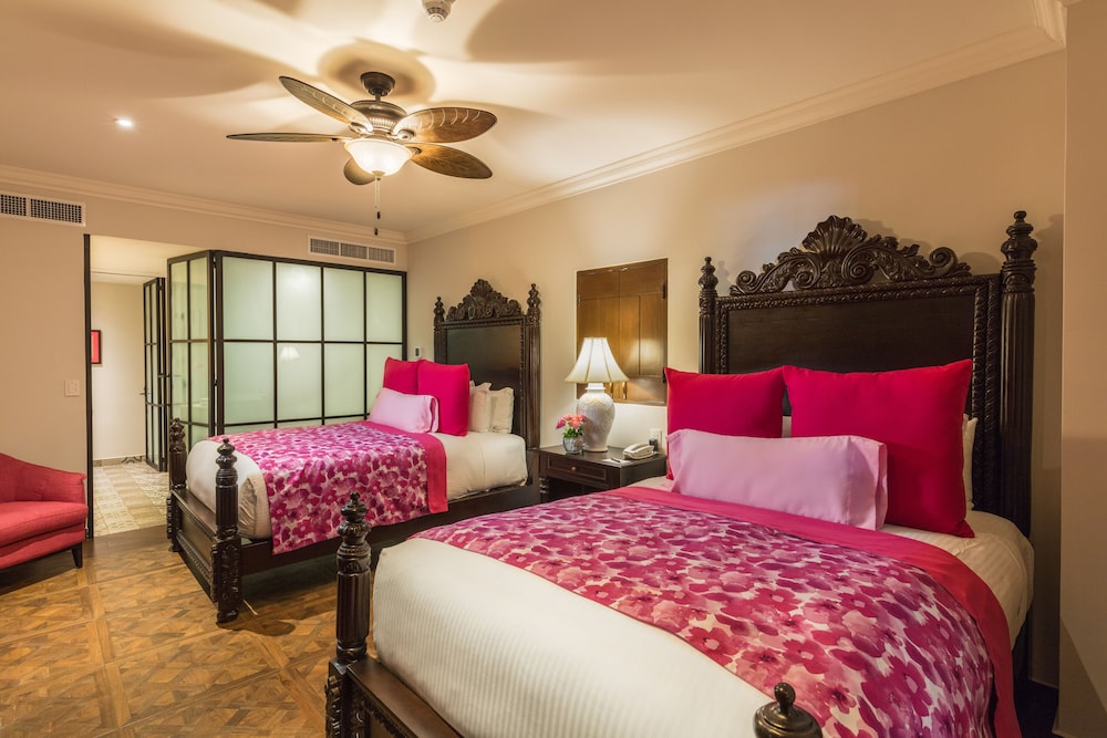 4 Bedrooms, Signature, Ocean, Penthouse, 2 Double Beds, 2 King Beds, 2 Queen Beds, with View, Sofa