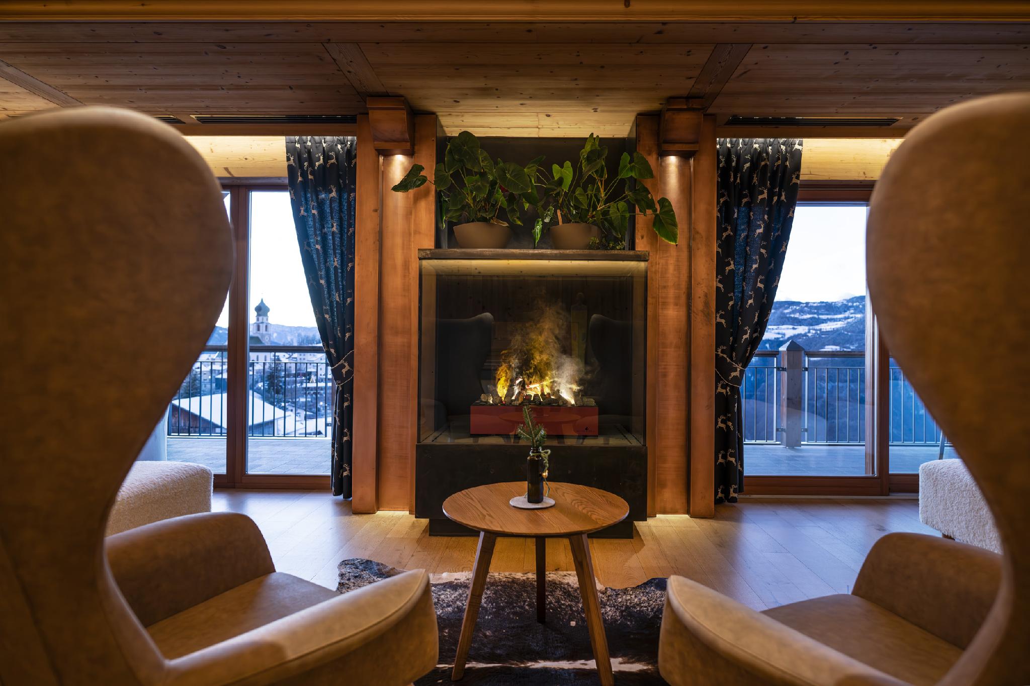 Hotel Emmy - five elements 18/30