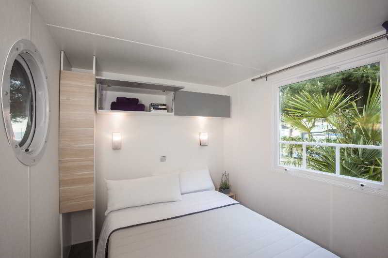 Mobile Home, Standard