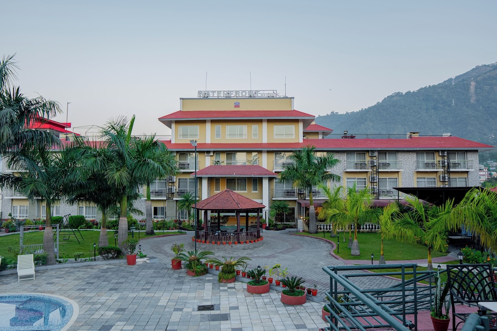 Waterfront Resort 3/50