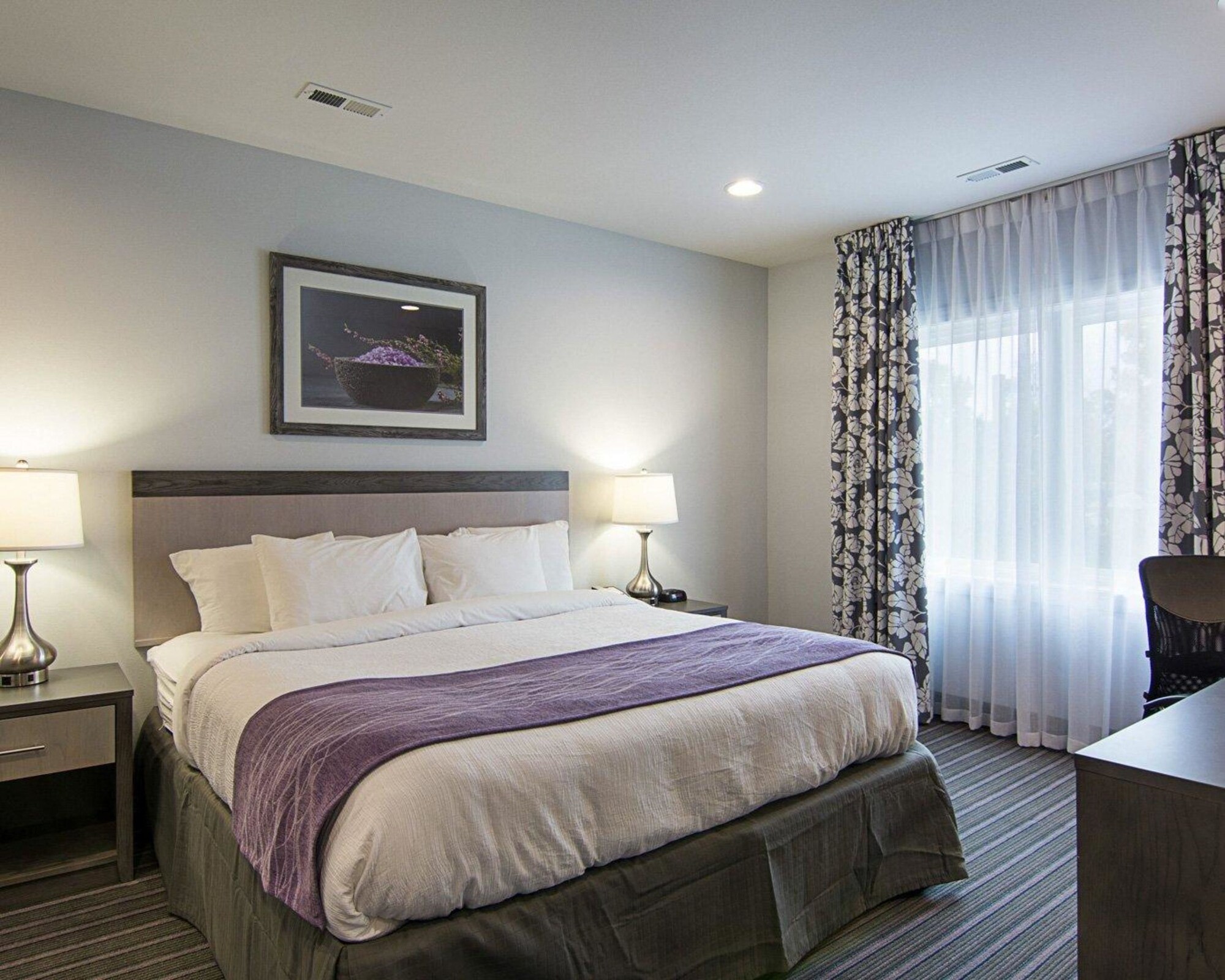 ROOM, KING BED
