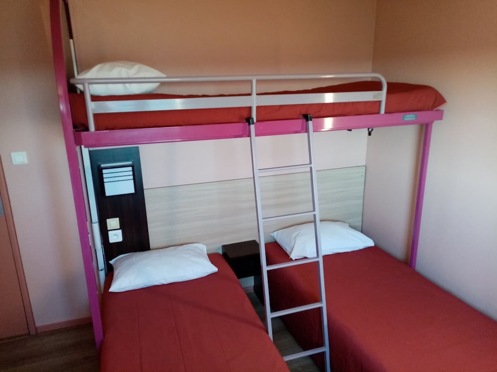 BRIT HOTEL SAINT-QUENTIN 31/53