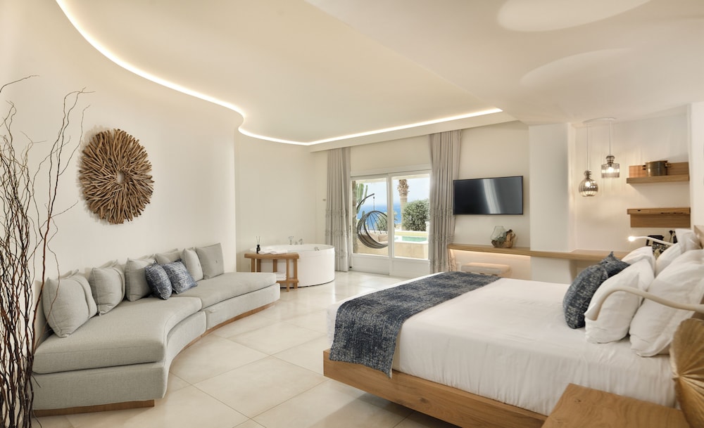 جناح فاخر بسرير مزدوج بمسبح خاص