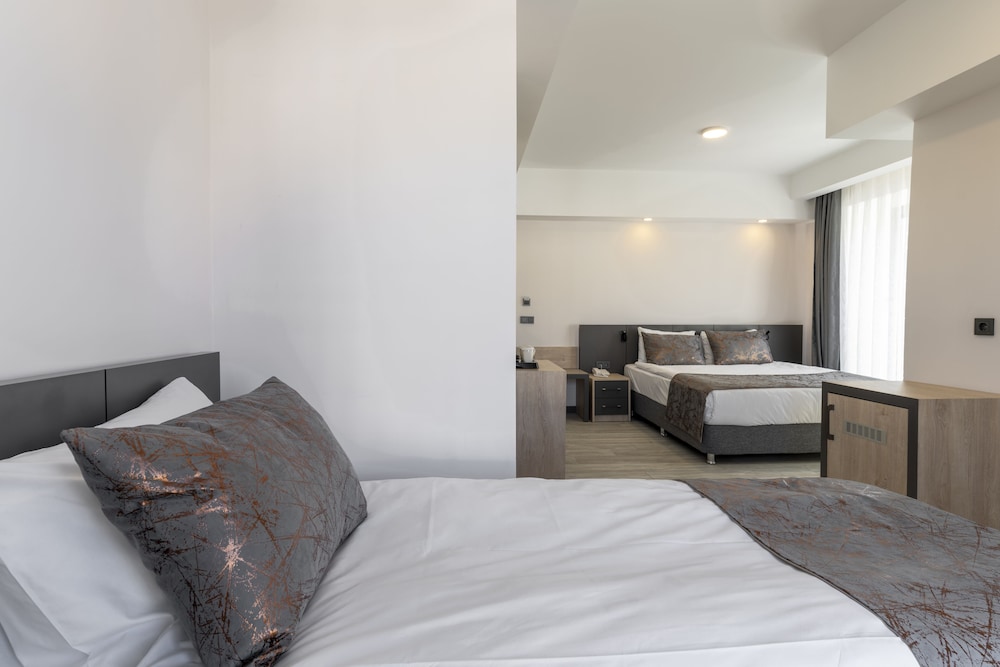 Irenic Hotel 30/49