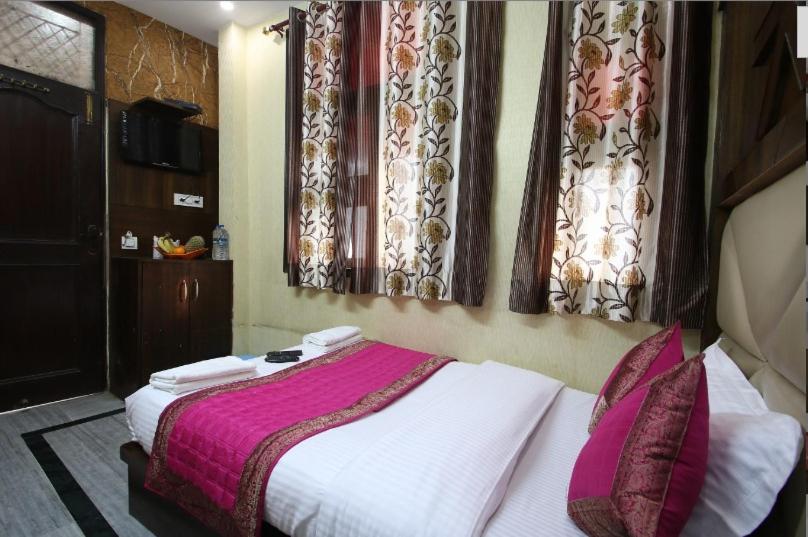 Lord Krishna Dx Inn Hotel 15/33