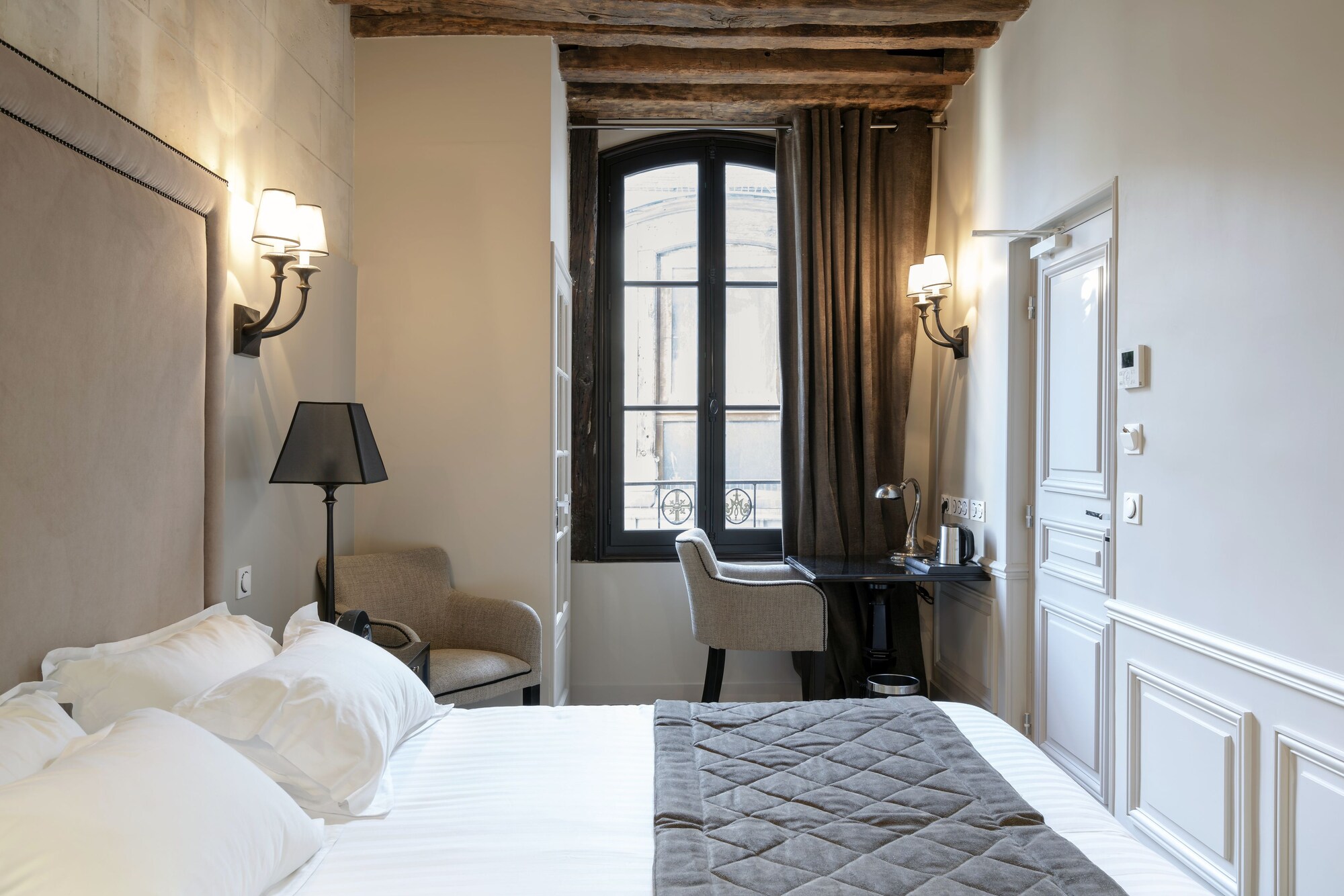 CLASSIC, QUEEN BED